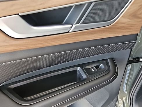 New 2026 Volkswagen Atlas SE FWD image 24