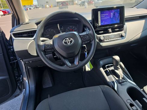 Used 2025 Toyota Corolla LE FWD image 11