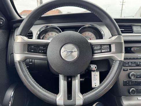 Used 2010 Ford Mustang Premium RWD image 38