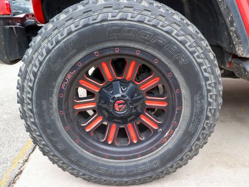 Used 2020 Jeep Gladiator Overland image 15