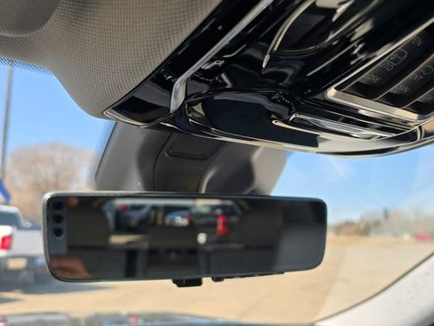 Used 2022 Jeep Grand Cherokee Overland w/ Luxury Tech Group IV image 32