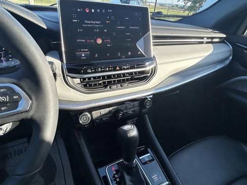 Used 2025 Jeep Compass Limited image 14