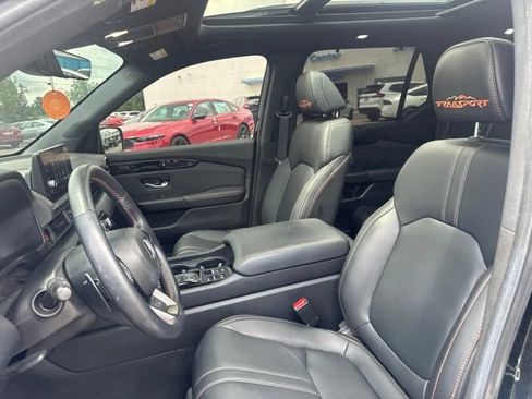 Used 2025 Honda Pilot TrailSport image 18