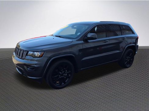 Used 2020 Jeep Grand Cherokee Altitude image 2