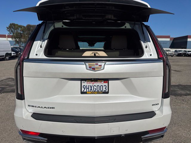 Used 2023 Cadillac Escalade Premium Luxury AWD/4WD image 53