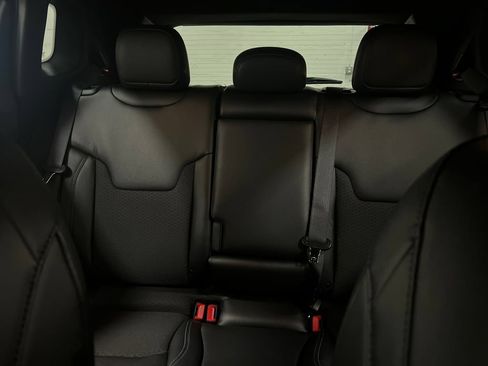 Used 2025 Jeep Compass Latitude AWD/4WD image 28