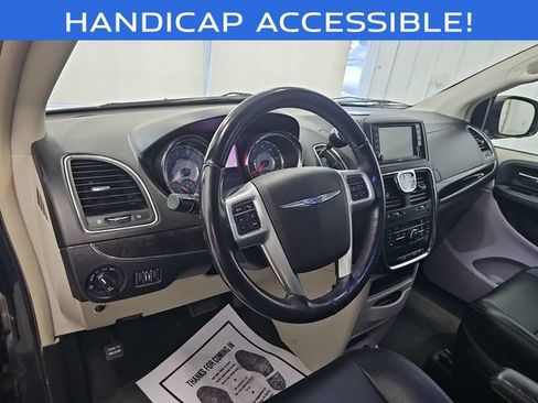 Used 2013 Chrysler Town & Country Touring FWD image 36