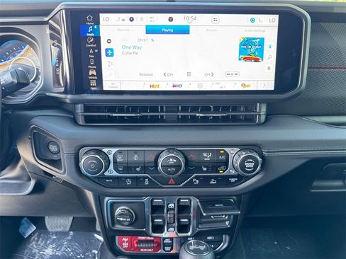 New 2025 Jeep Wrangler Unlimited Rubicon w/ Technology Group image 26