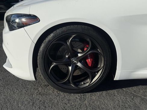 Used 2019 Alfa Romeo Giulia w/ Quick Order Package 22K Sport RWD image 11