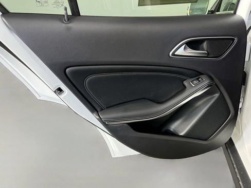Used 2020 Mercedes-Benz GLA 250 w/ Premium Package image 27