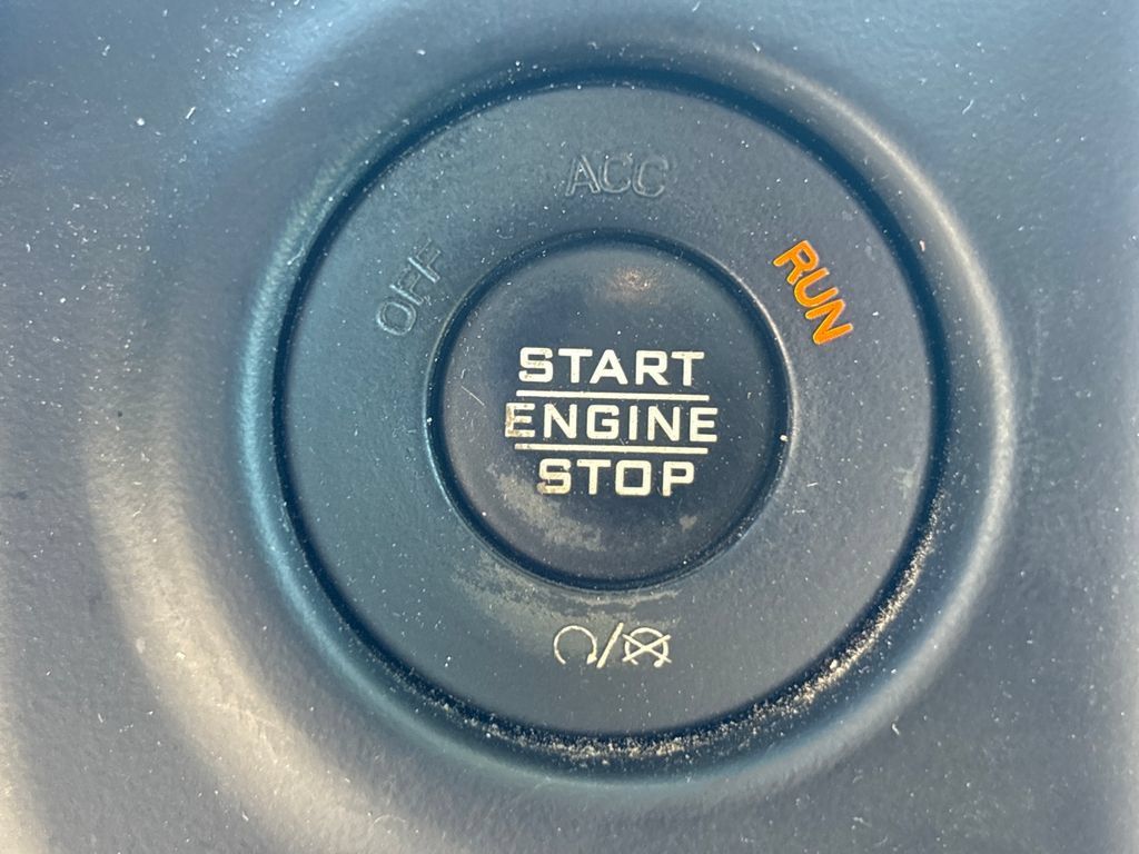 Used 2021 Jeep Gladiator Sport AWD/4WD image 9