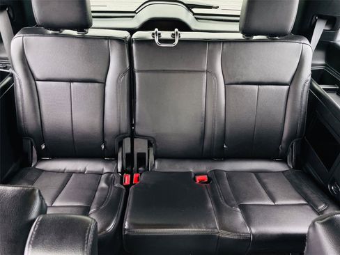 Used 2020 Ford Expedition XLT w/ Equipment Group 202A AWD/4WD image 23