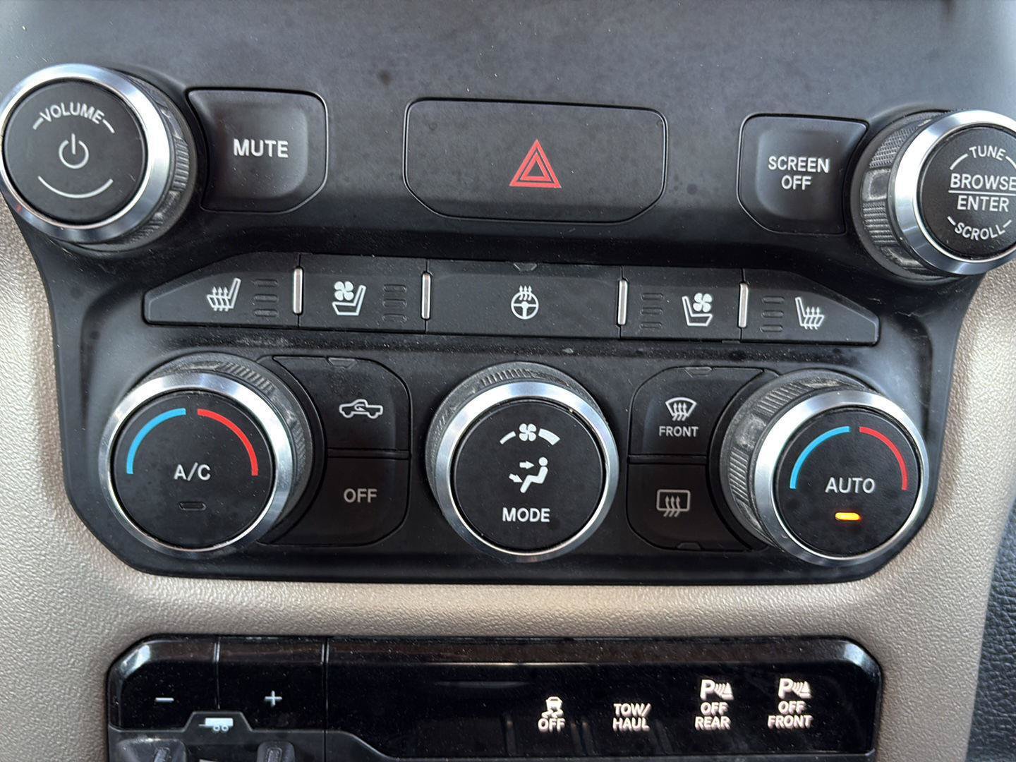 Used 2021 RAM 1500 Laramie AWD/4WD image 13