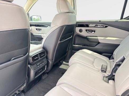 Used 2025 Honda Pilot EX-L image 14