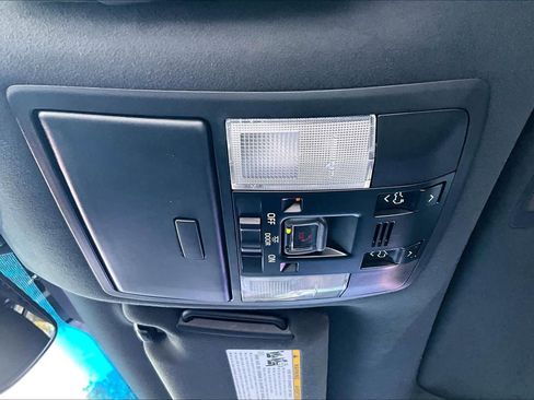 Used 2023 Lexus GX 460 Luxury w/ Sport Design Package image 32