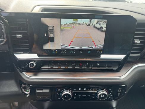 Used 2023 GMC Sierra 1500 SLT w/ SLT Premium Package AWD/4WD image 18