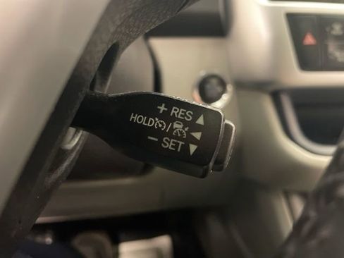 Used 2019 Toyota Highlander XLE image 23