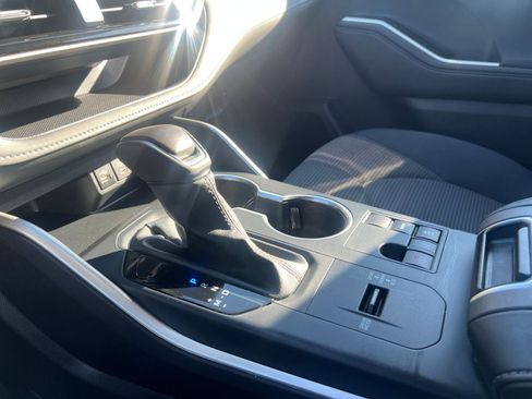 Used 2025 Toyota Highlander LE image 43