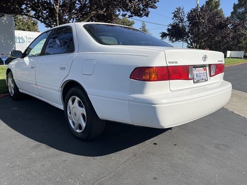 Used 2000 Toyota Camry LE image 9