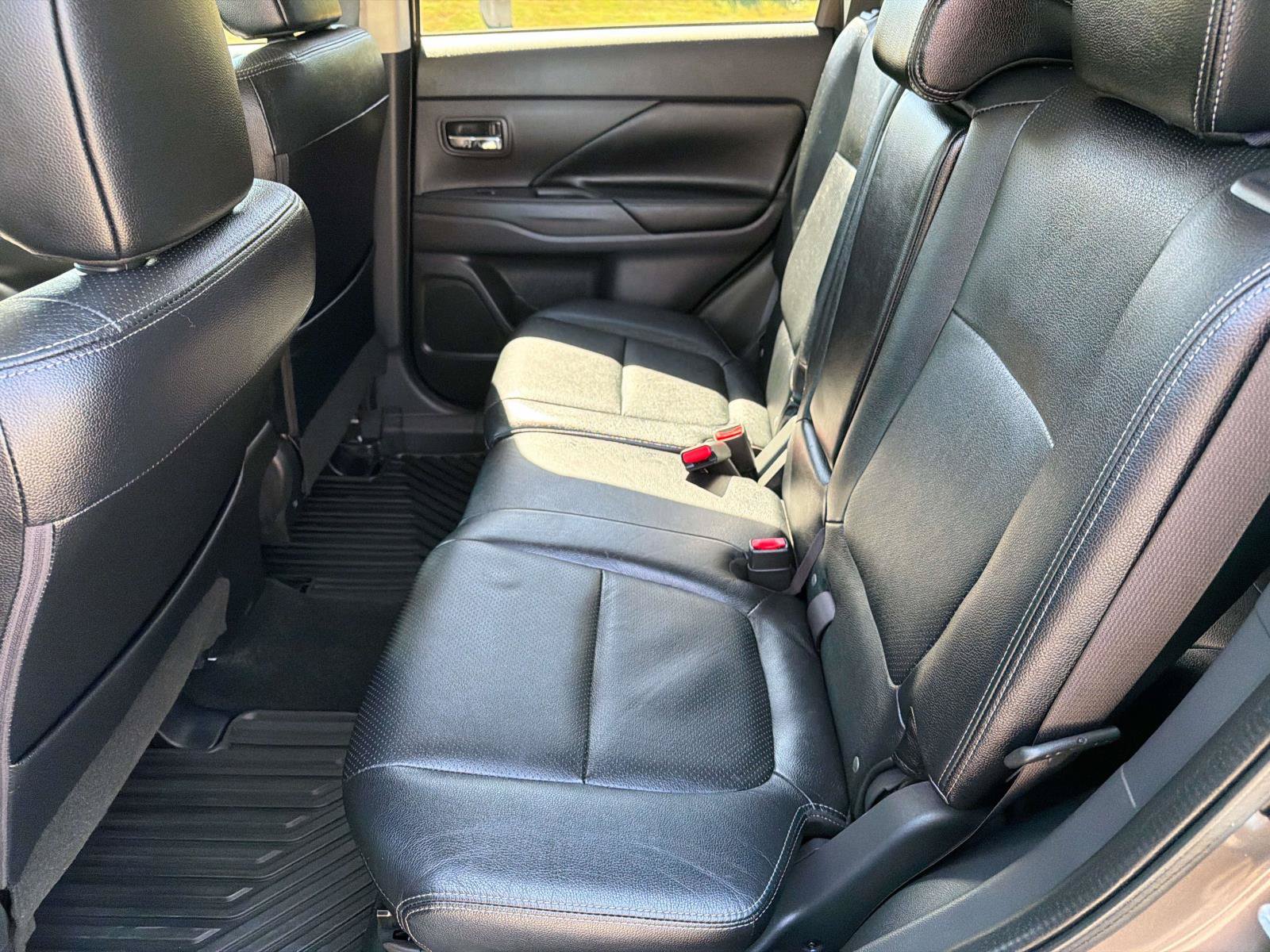 Used 2017 Mitsubishi Outlander SEL FWD image 26