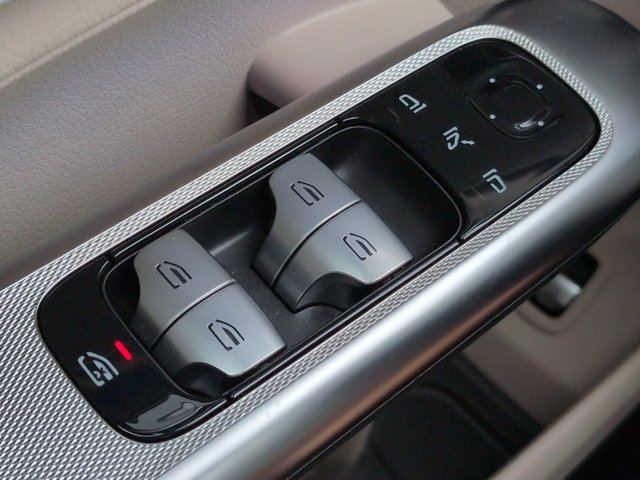 Certified 2026 Mercedes-Benz GLC 300 image 25