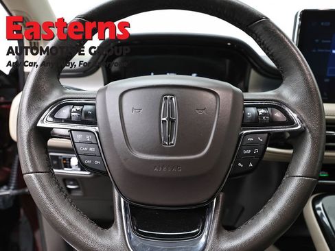 Used 2022 Lincoln Nautilus FWD w/ Premium Package image 10