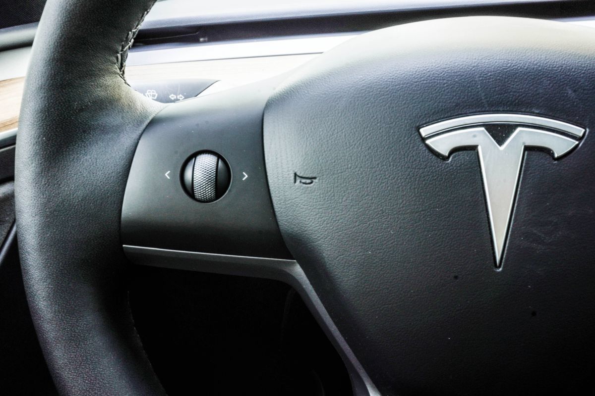 Used 2024 Tesla Model Y Long Range AWD/4WD image 27