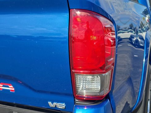 Used 2016 Toyota Tacoma TRD Sport image 8