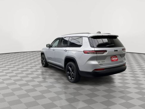 Used 2022 Jeep Grand Cherokee L Laredo AWD/4WD image 38