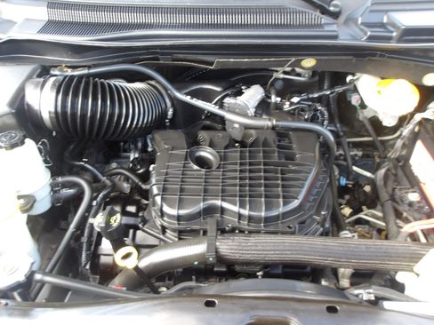 Used 2019 Dodge Grand Caravan GT image 25