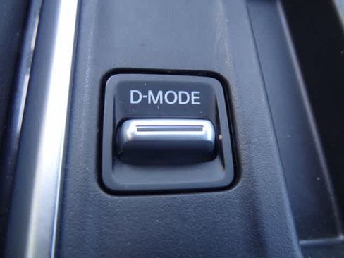 Used 2025 Nissan Pathfinder SV FWD image 36