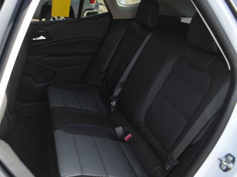 New 2026 Chevrolet Trax LT w/ Sunroof Package image 12