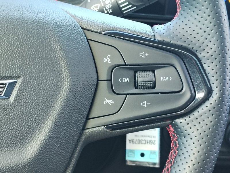 Used 2024 Chevrolet Trax RS w/ Sunroof Package FWD image 54