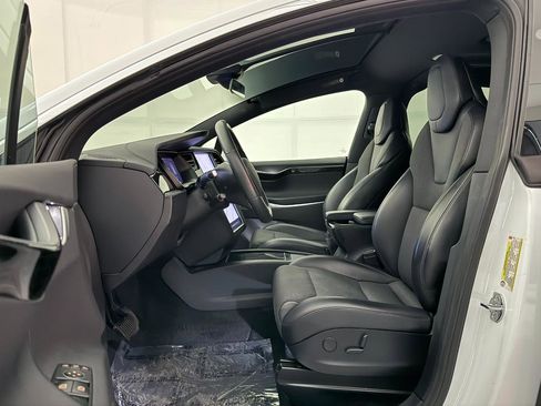 Used 2018 Tesla Model X 75D image 25