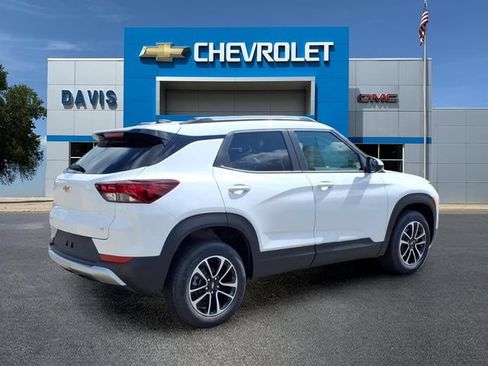 New 2026 Chevrolet TrailBlazer LT w/ Convenience Package AWD/4WD image 3
