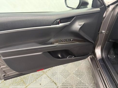 Used 2024 Toyota Camry SE FWD image 11
