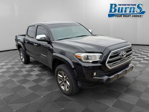 Used 2017 Toyota Tacoma Limited image 1