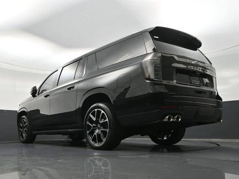 Used 2025 Chevrolet Suburban RST w/ Comfort Package RWD image 27