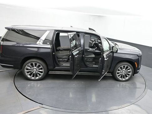 New 2026 Cadillac Escalade ESV Luxury w/ LPO, Radiant Package AWD/4WD image 63