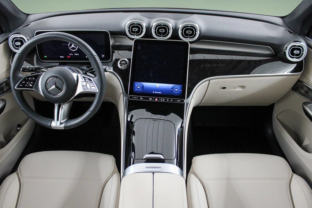 Used 2025 Mercedes-Benz GLC 300 image 19