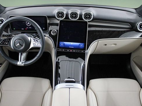 Used 2025 Mercedes-Benz GLC 300 image 19