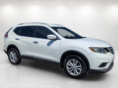 Used 2015 Nissan Rogue SV image 3