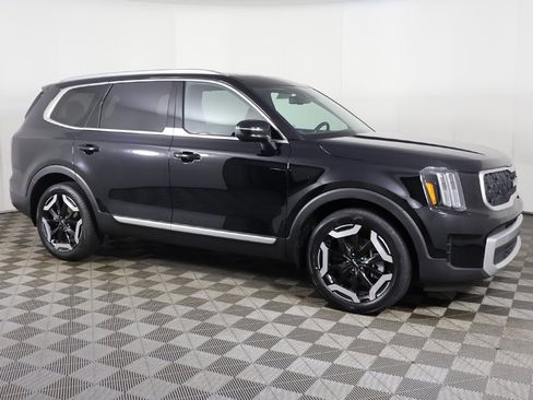 Used 2024 Kia Telluride EX w/ EX Captain's Chair Package image 20