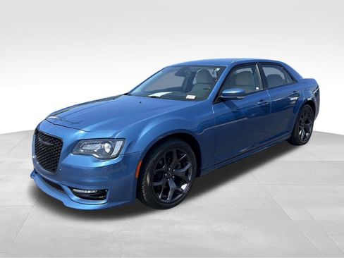 Used 2022 Chrysler 300 Touring L RWD image 7