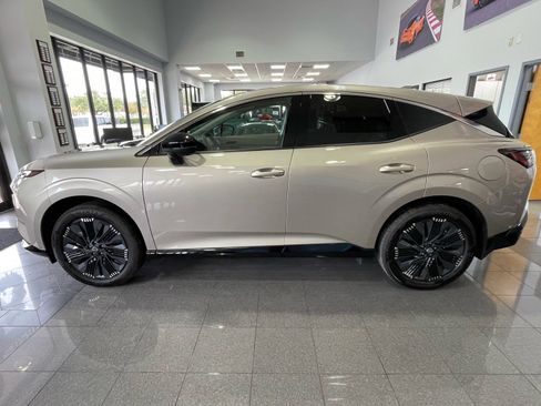 Used 2025 Nissan Murano Platinum w/ Cargo Package image 2