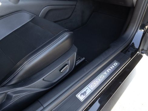 Used 2017 Ford Mustang Premium image 16