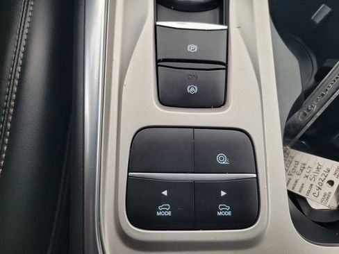 Certified 2022 Ford Explorer XLT w/ Equipment Group 202A image 25