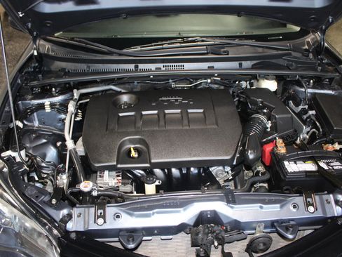 Used 2018 Toyota Corolla LE image 29