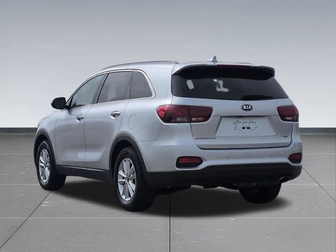 Used 2019 Kia Sorento LX w/ LX Convenience Package FWD image 4