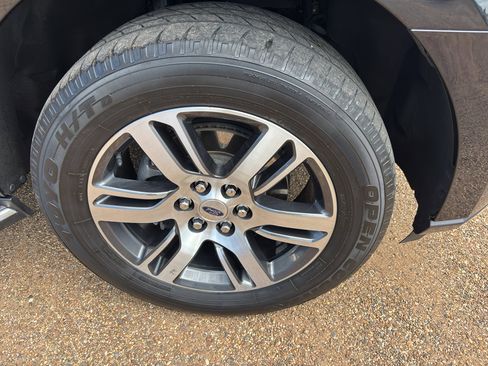 Used 2023 Ford Expedition Max Limited image 9